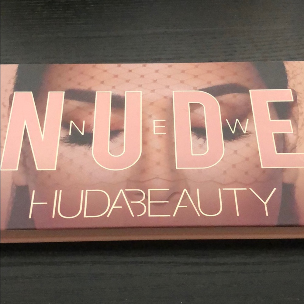 Huda Beauty The New Nude Eyeshadow Palette